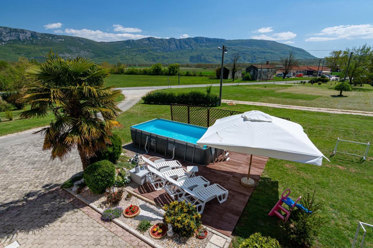 Family Friendly Apartments With A Swimming Pool Cepic, Central Istria - Sredisnja Istra - 11636 Zatka Cepic Zewnętrze zdjęcie
